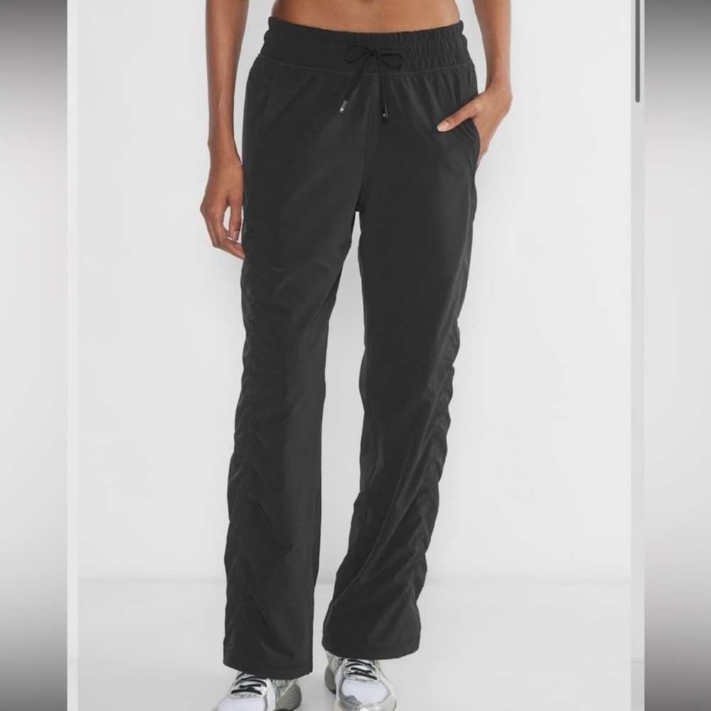 Aritzia Golden MoveTech Brisk Pant Black Size 2XS